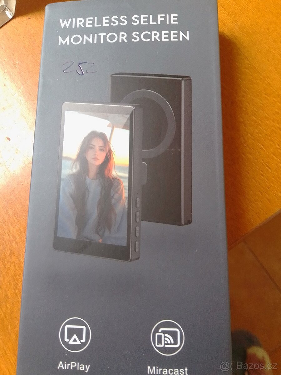 Selfie monitor (252)