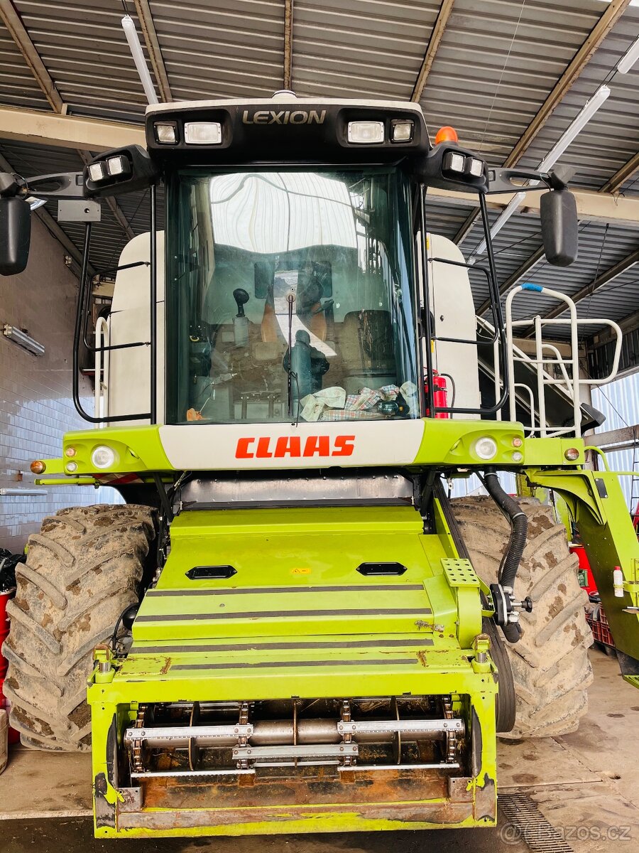Claas Lexion 600 + V900