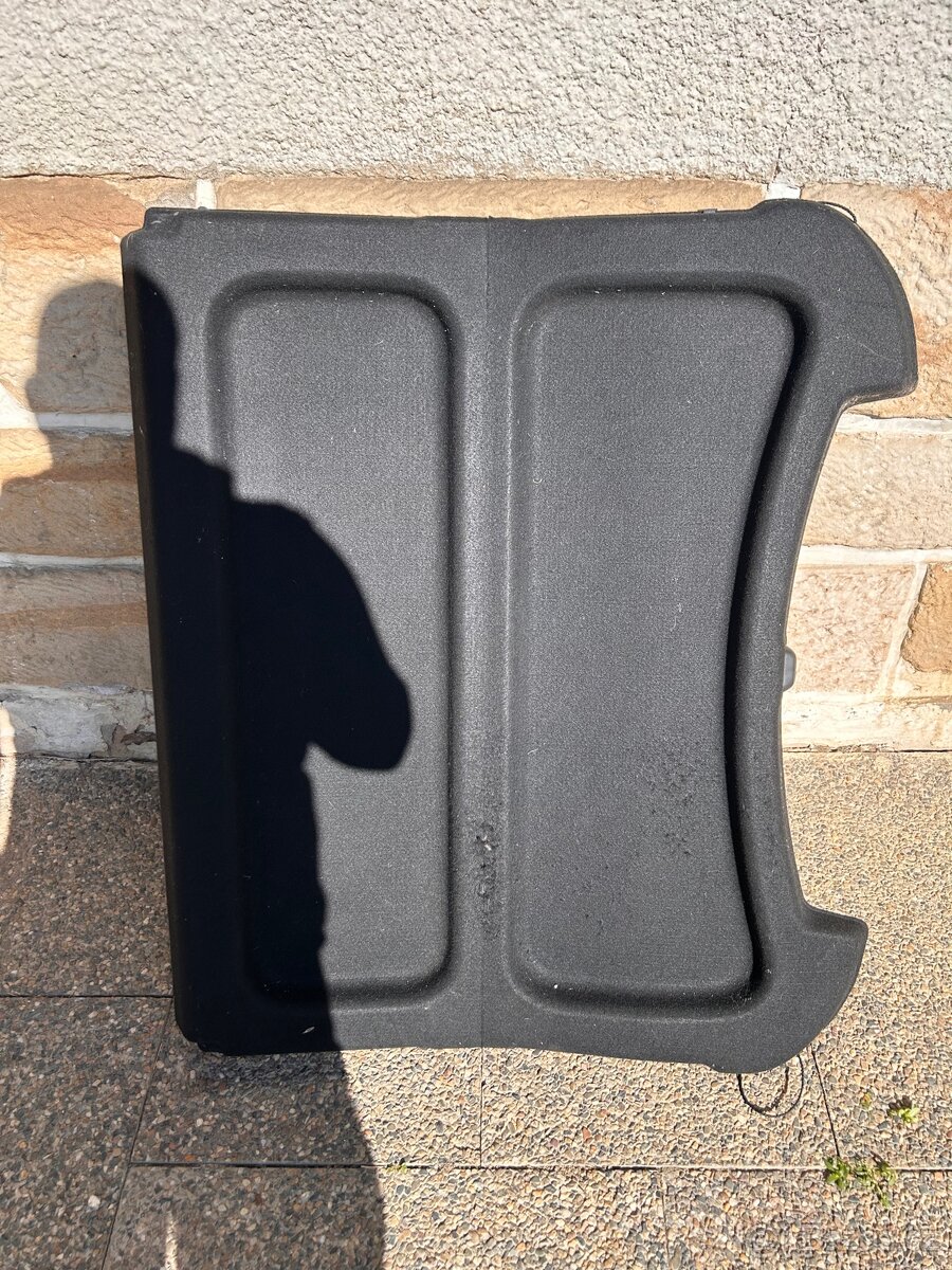 Plato do kufru Dacia Duster