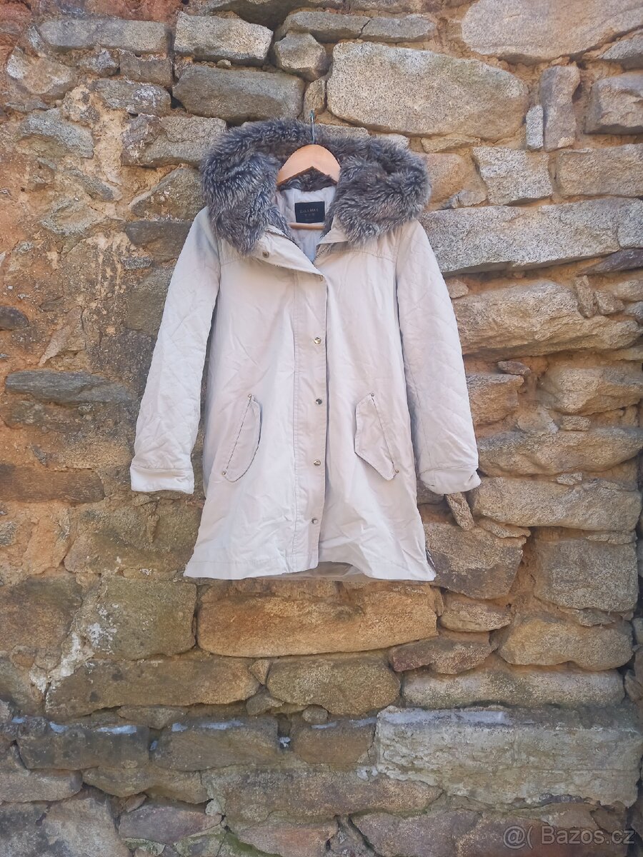 Parka s velkou kapucí Zara M
