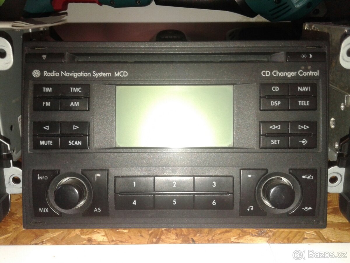 Orig.rádio VW Golf 4 s navigací.