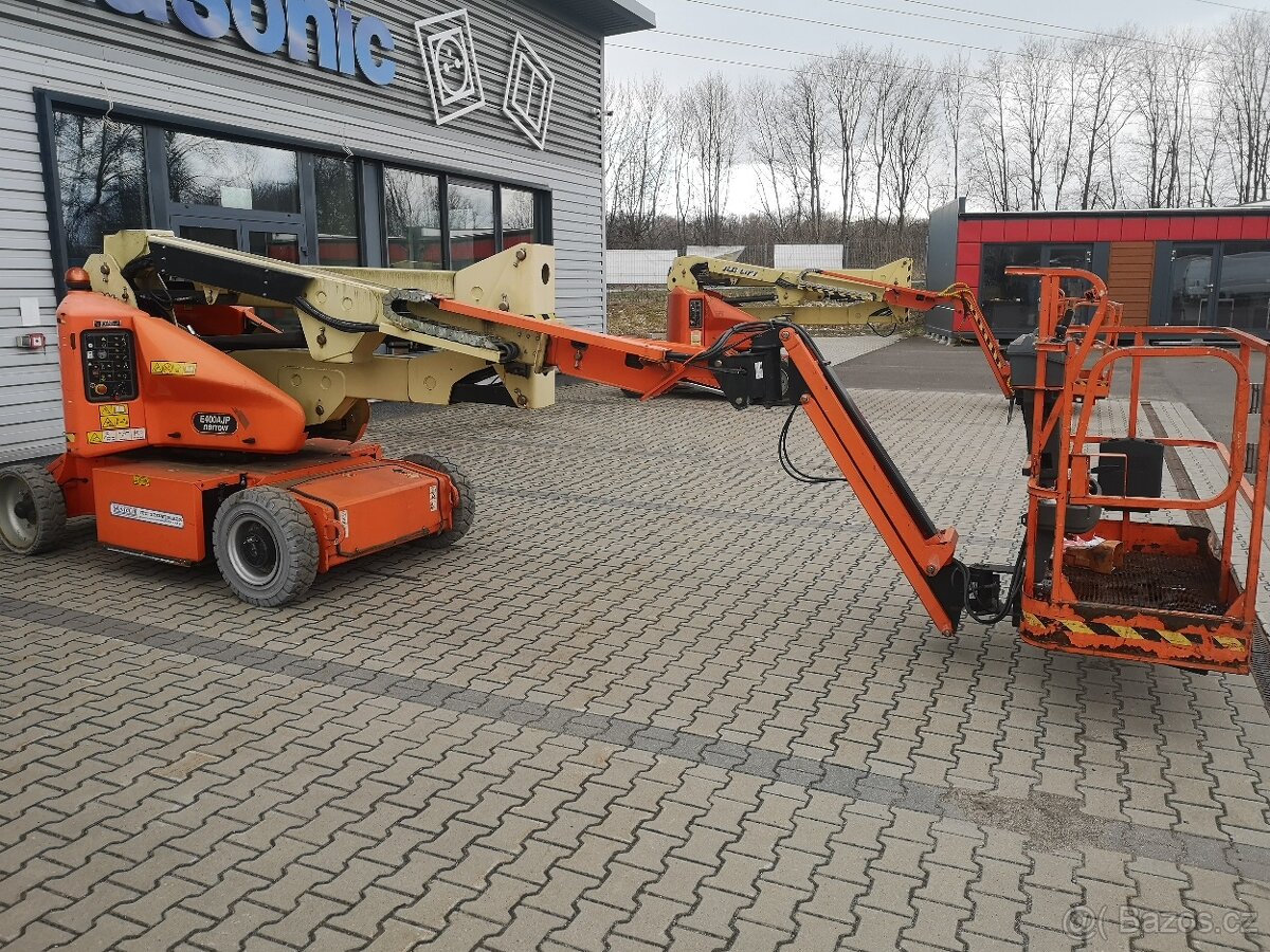 PLOŠINA KLOUBOVÁ JLG E 400 AJPN