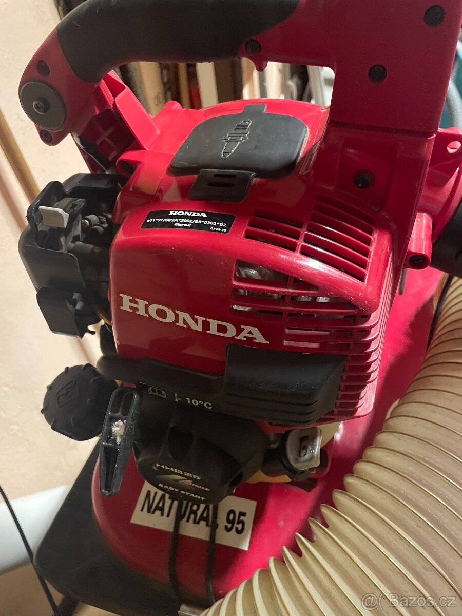 Vysavač na listí Honda