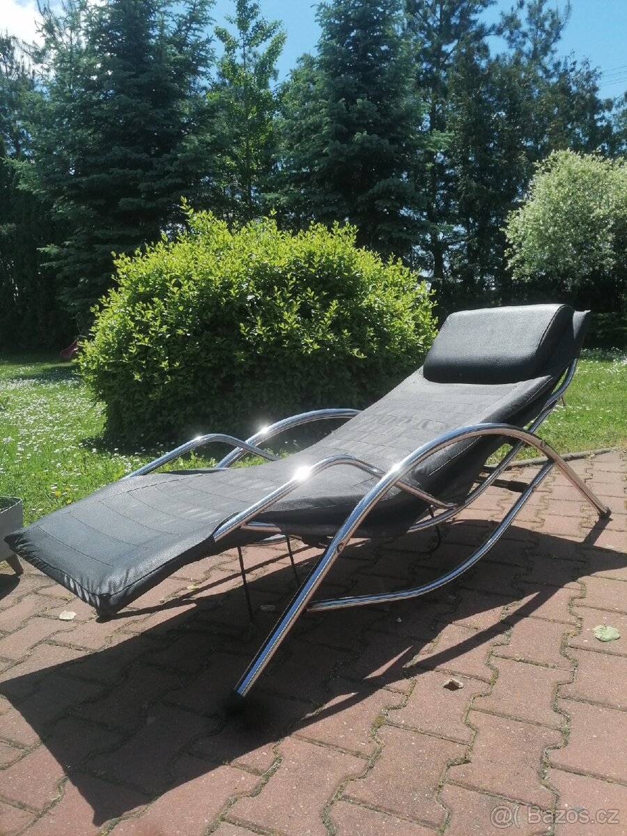 Lehátko.