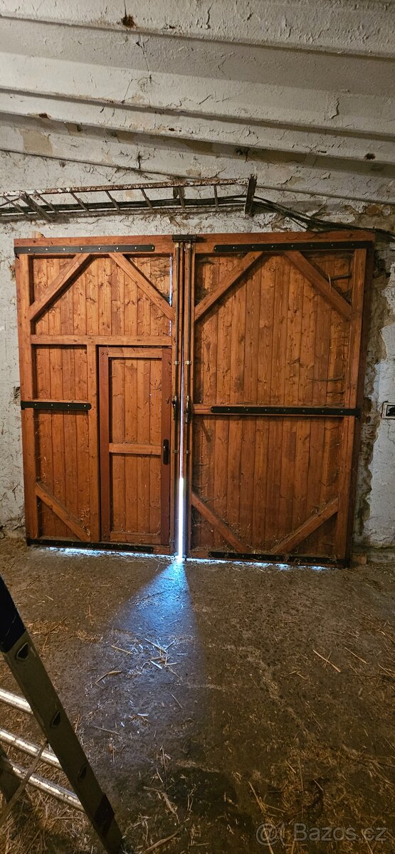 Dřevěná vrata