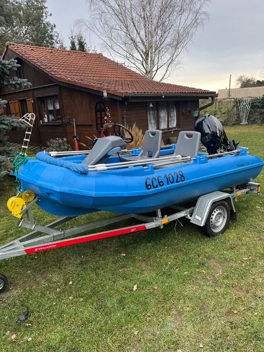 Motorový člun