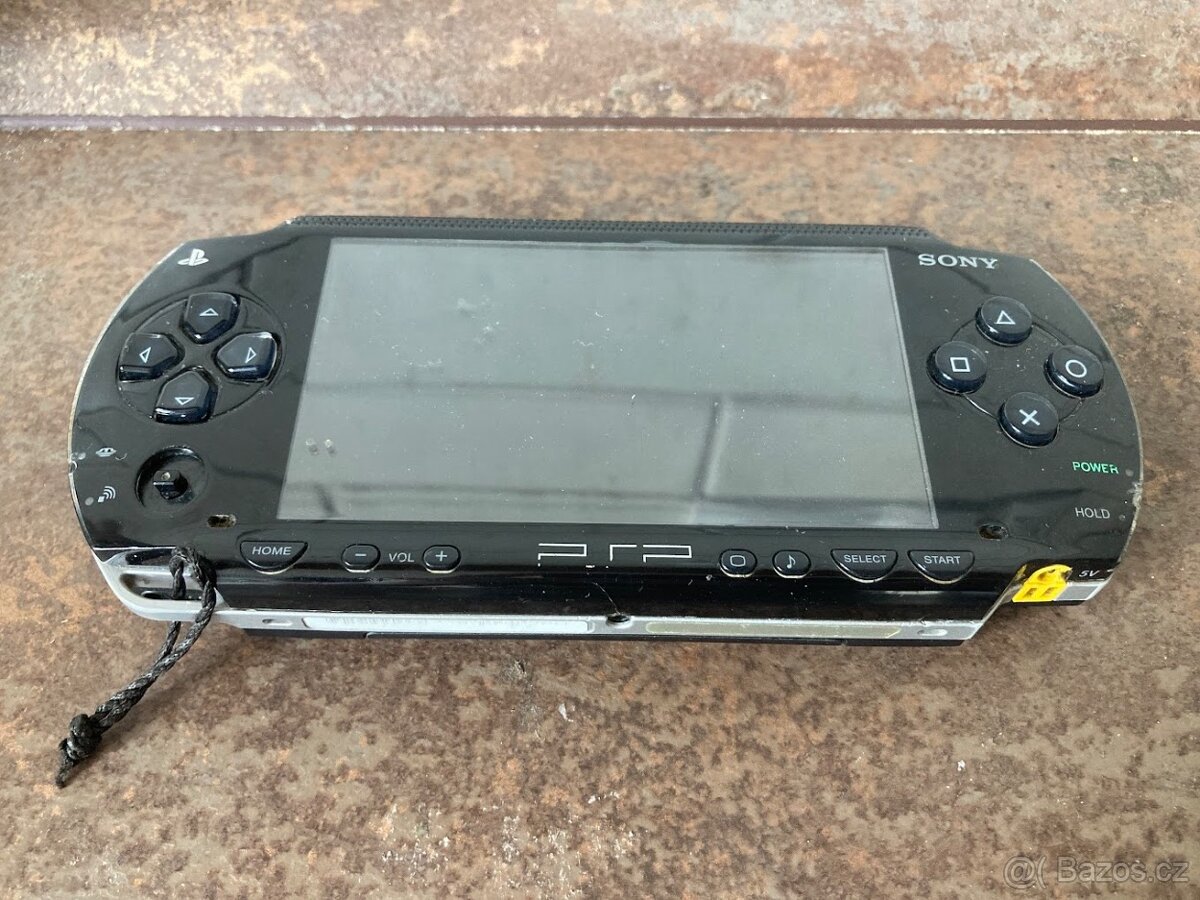 Kapesní konzole SONY PSP 1004 - nálezový stav, bez baterie