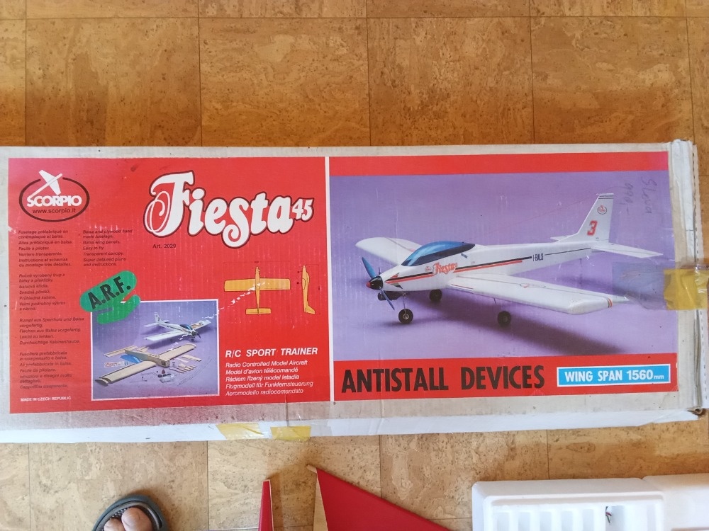 Prodám modely letadel + příslušenství