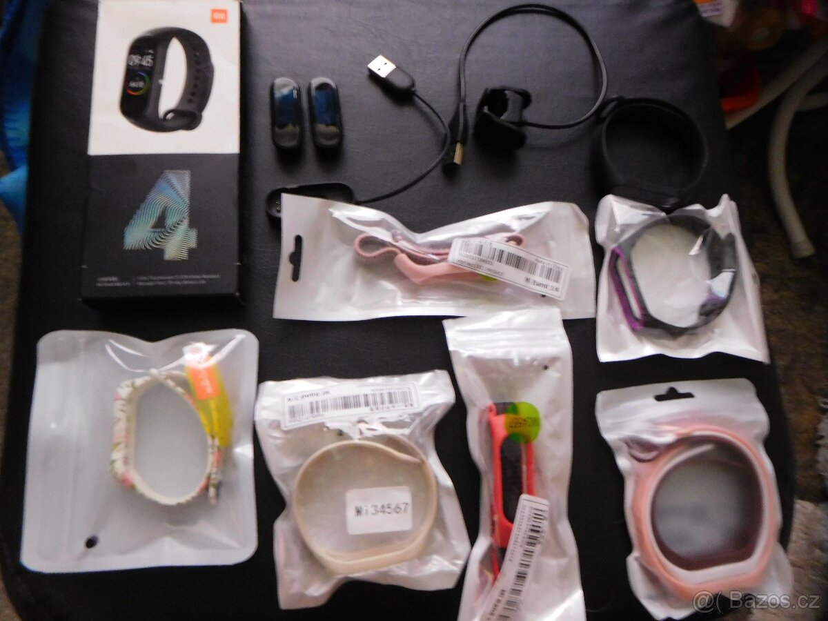 2 x Xiaomi Mi Band 4+2 x nab+ 9 řemínku