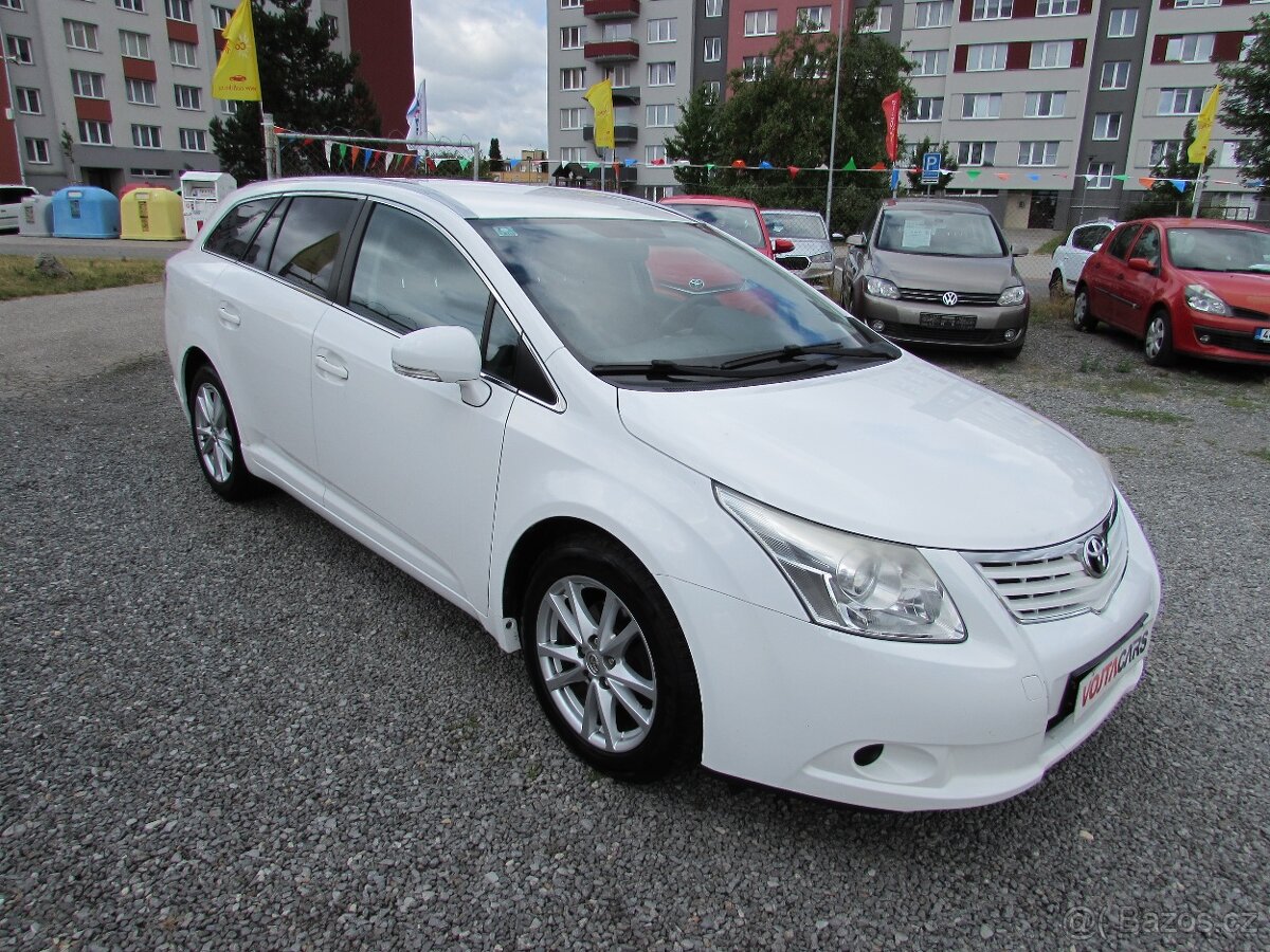 Toyota Avensis 1.6i 97kW kombi,2.majitel, serviska, nová STK