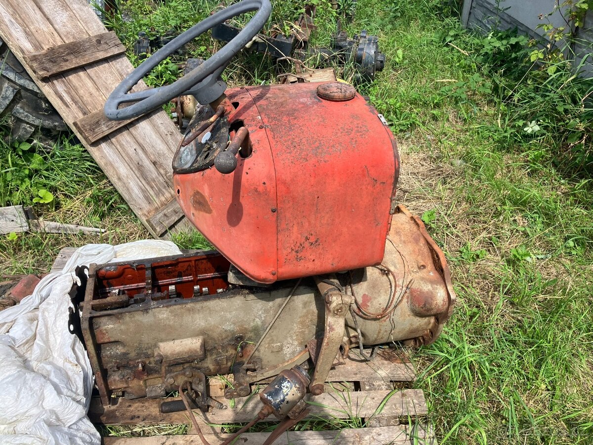 Zetor 3011 převodovka vnitřnosti nebo další díly