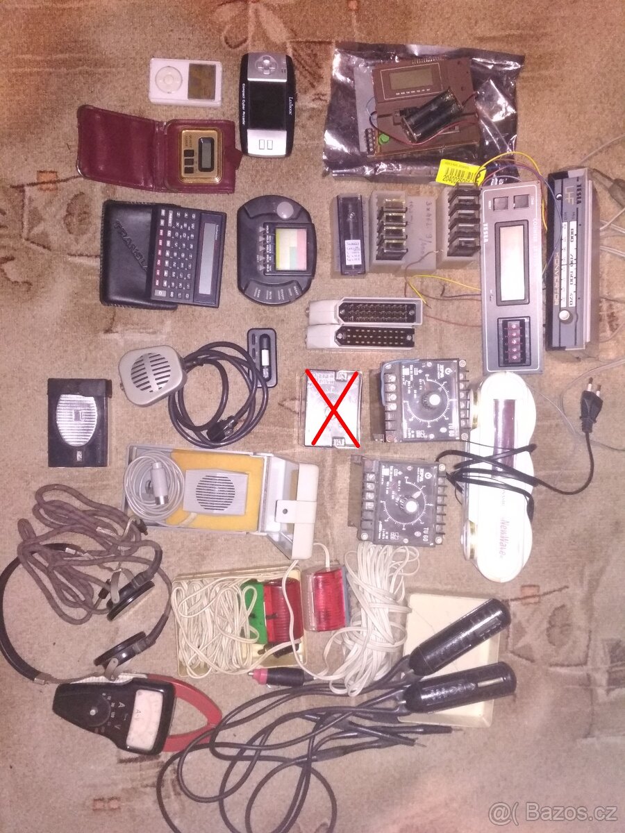 el. přístroje_mikrofon, sluchátka, měřák...