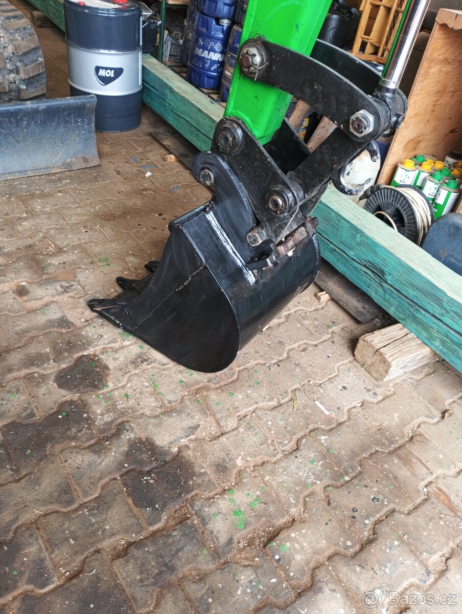 Koupím lopatu, lžíci na minibagr 3,5 t.