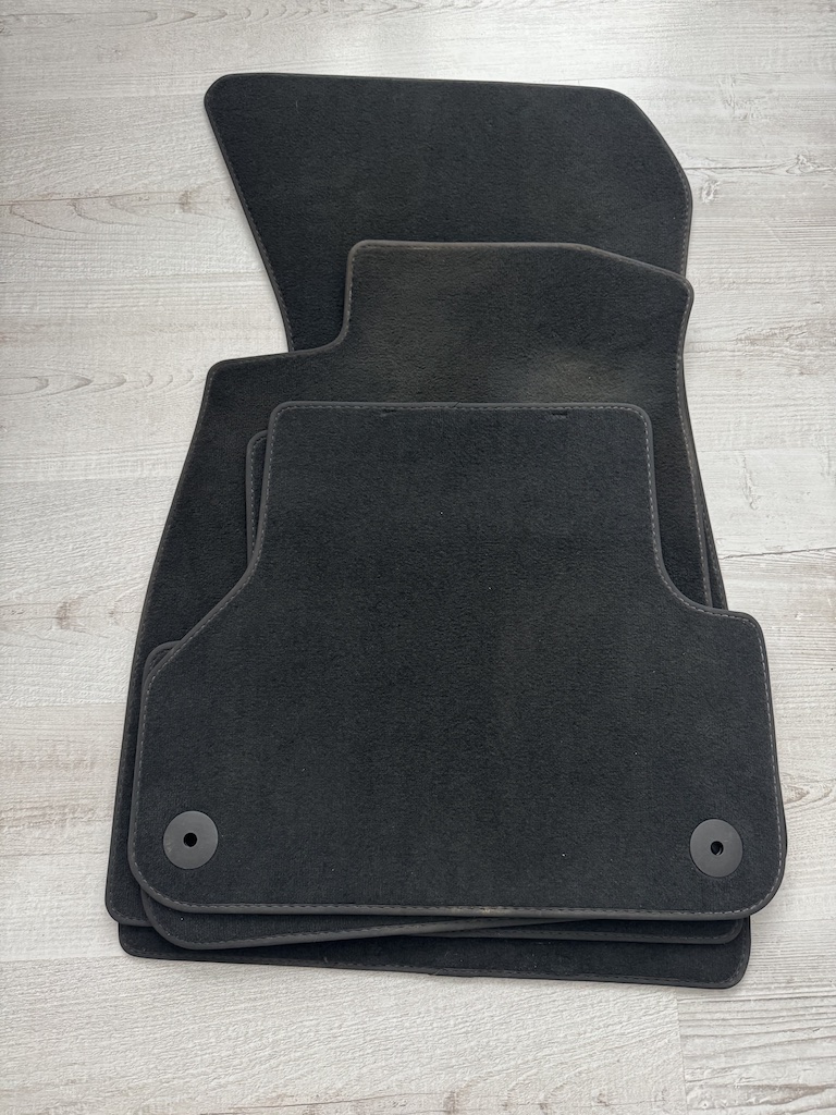 AUDI A4 (B9/8W) koberečky orig.