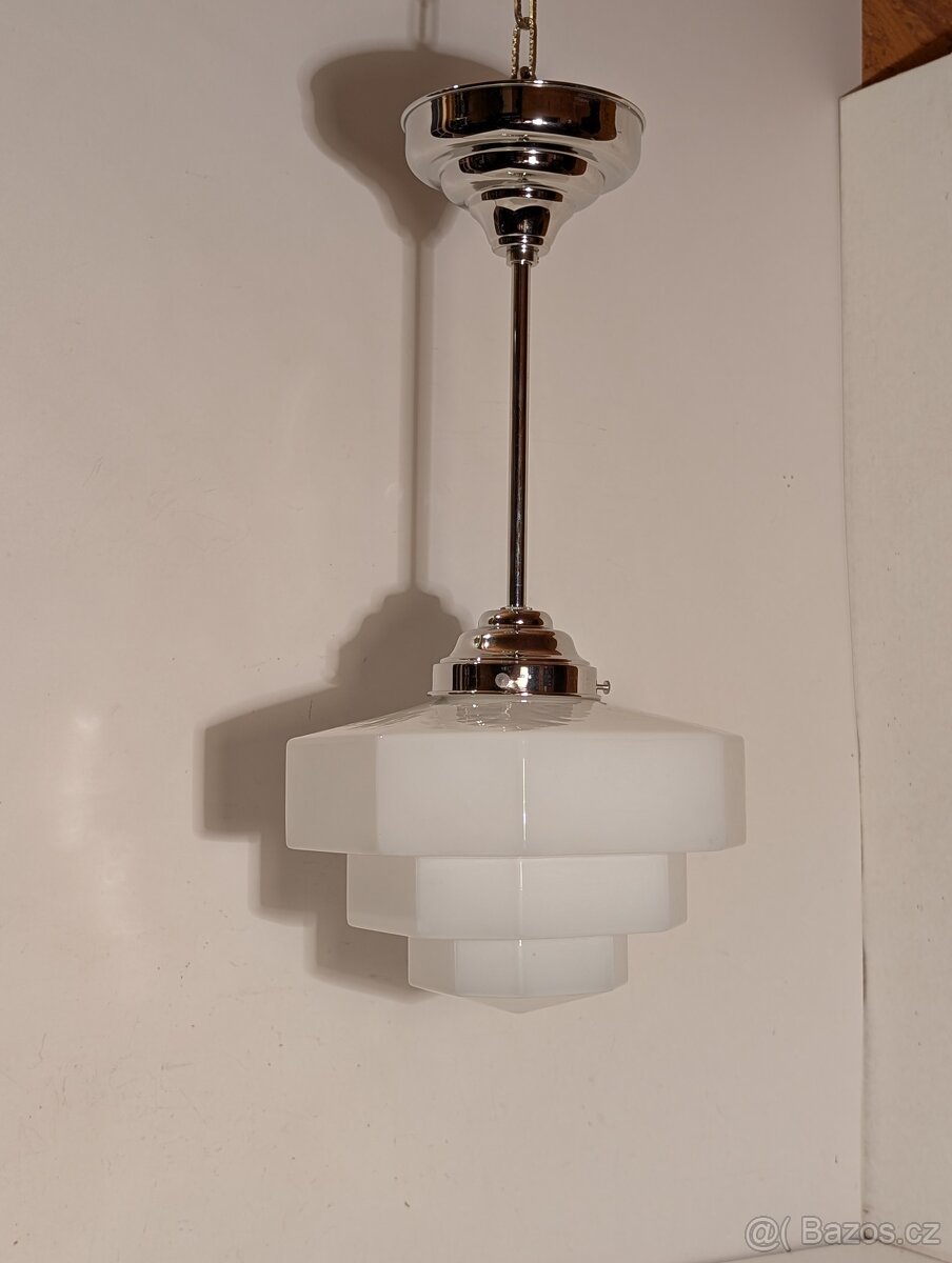 Art Deco lustr z niklované mosazi, uzavřené dobové stínidlo