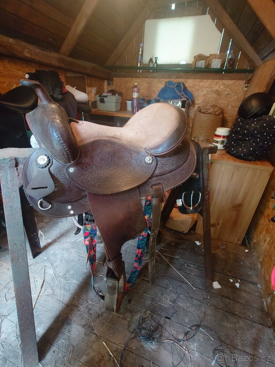 Široké westernové sedlo