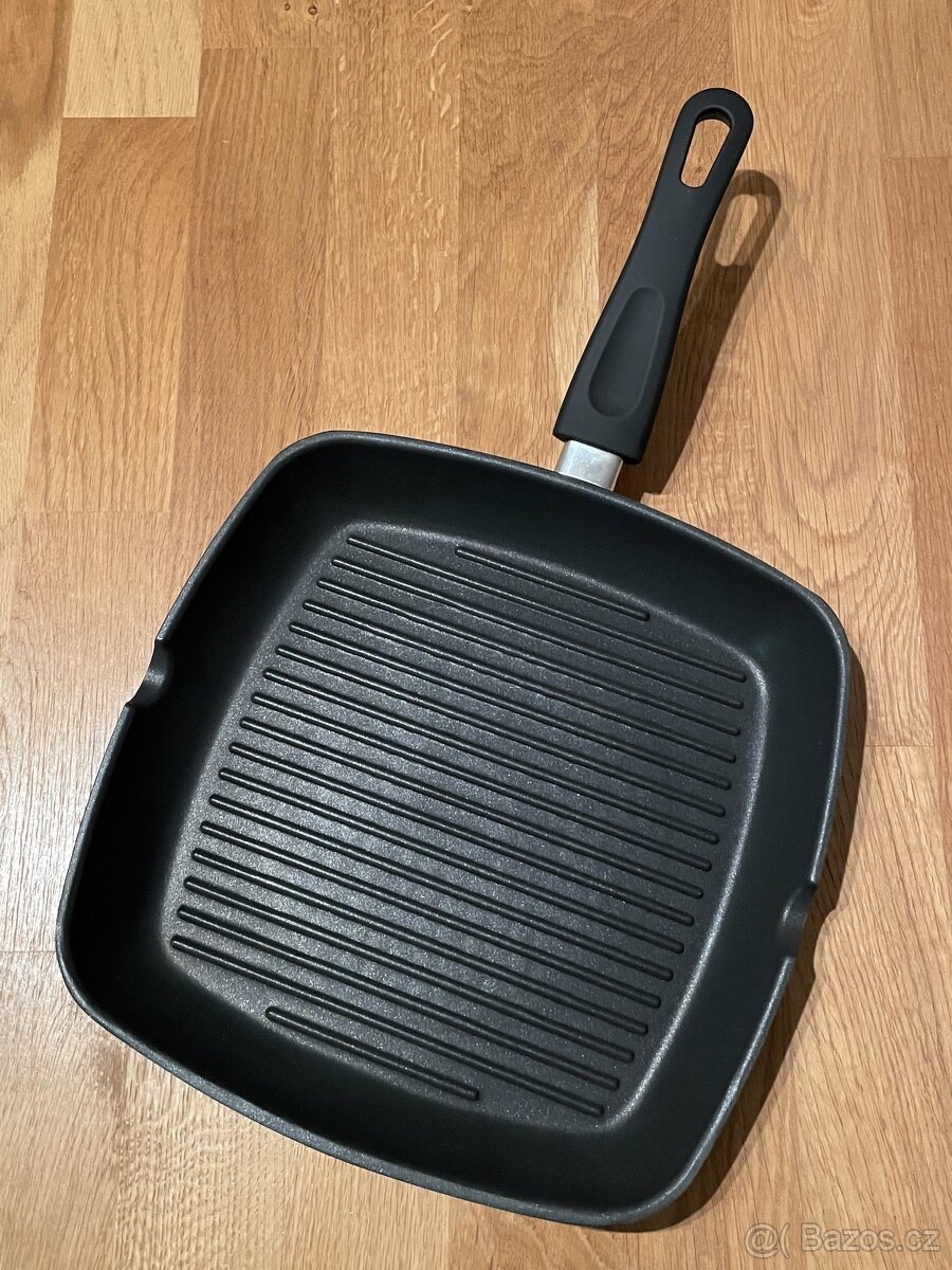 pánev IKEA frying pan Hemlagad 28x28