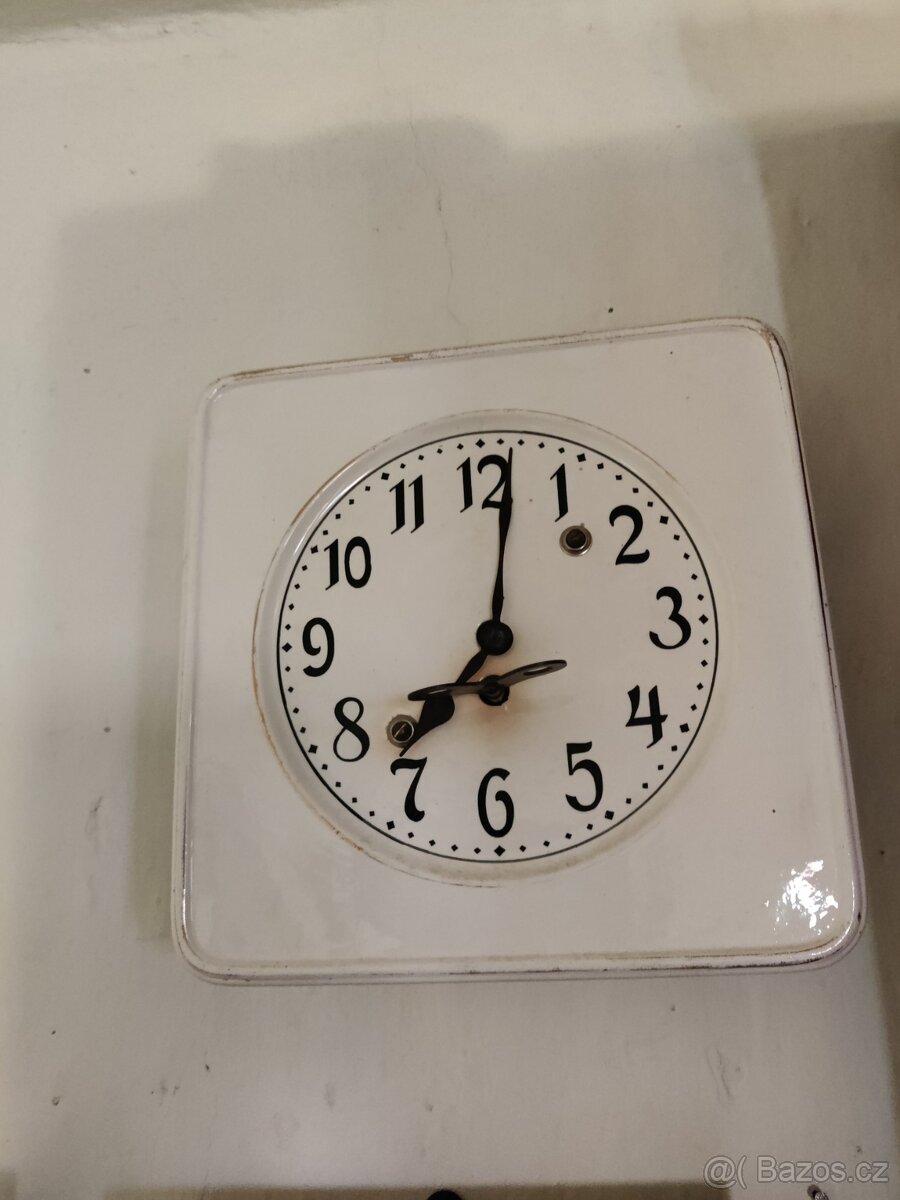 Porcelánové hodiny