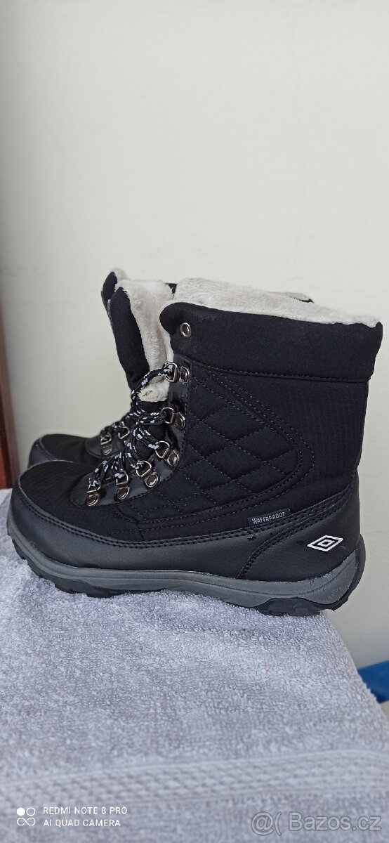 UMBRO - dětská zimní obuv (vel.35)