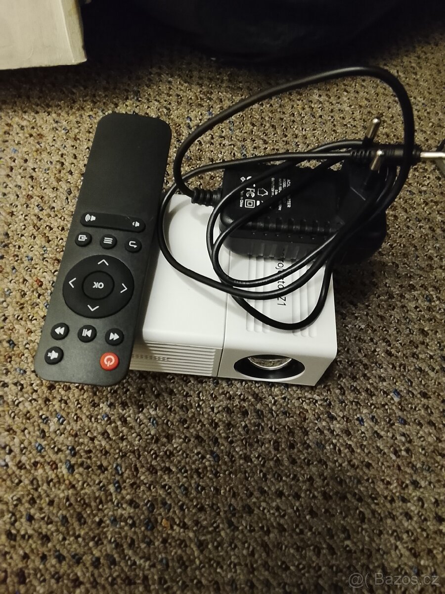 Prodám malý ale šikovný projektor