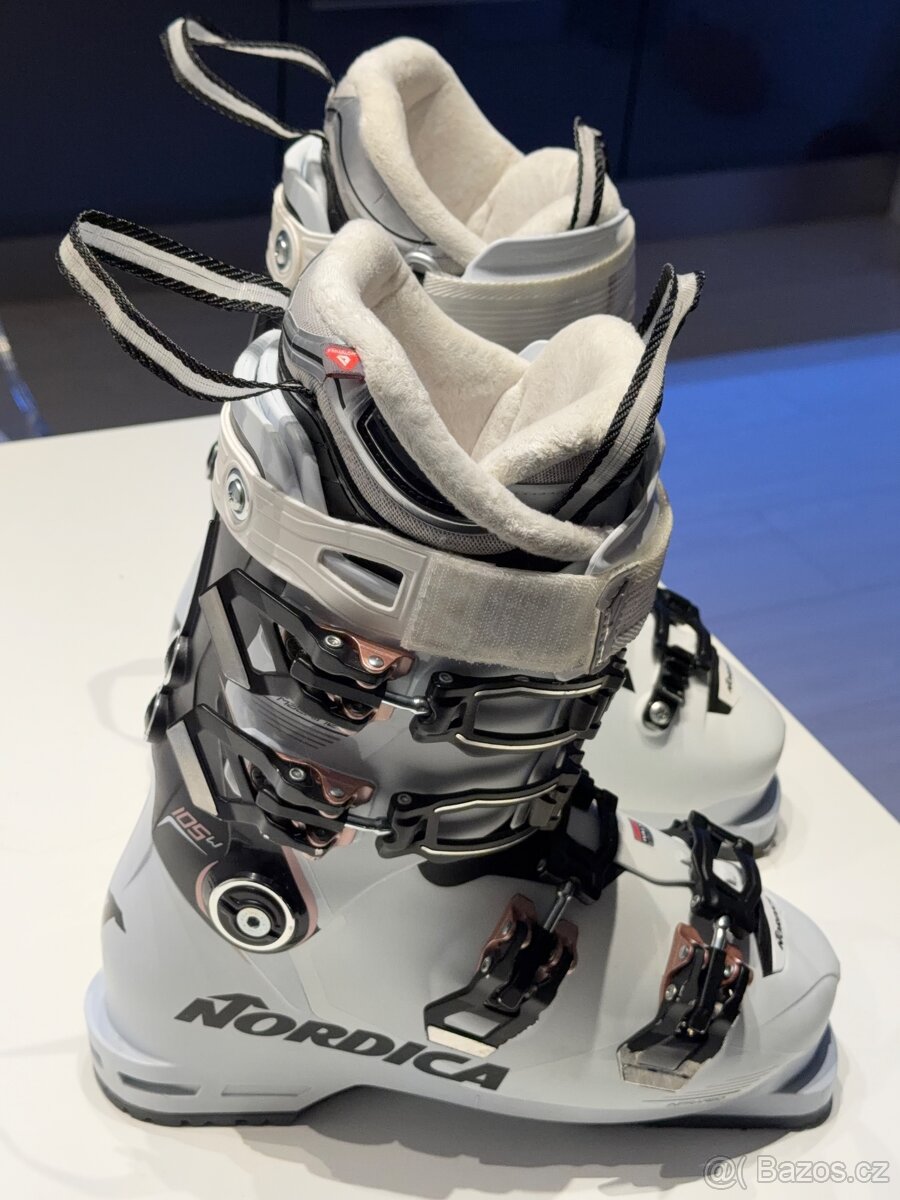 Dámské lyžařské boty Nordica vel.245