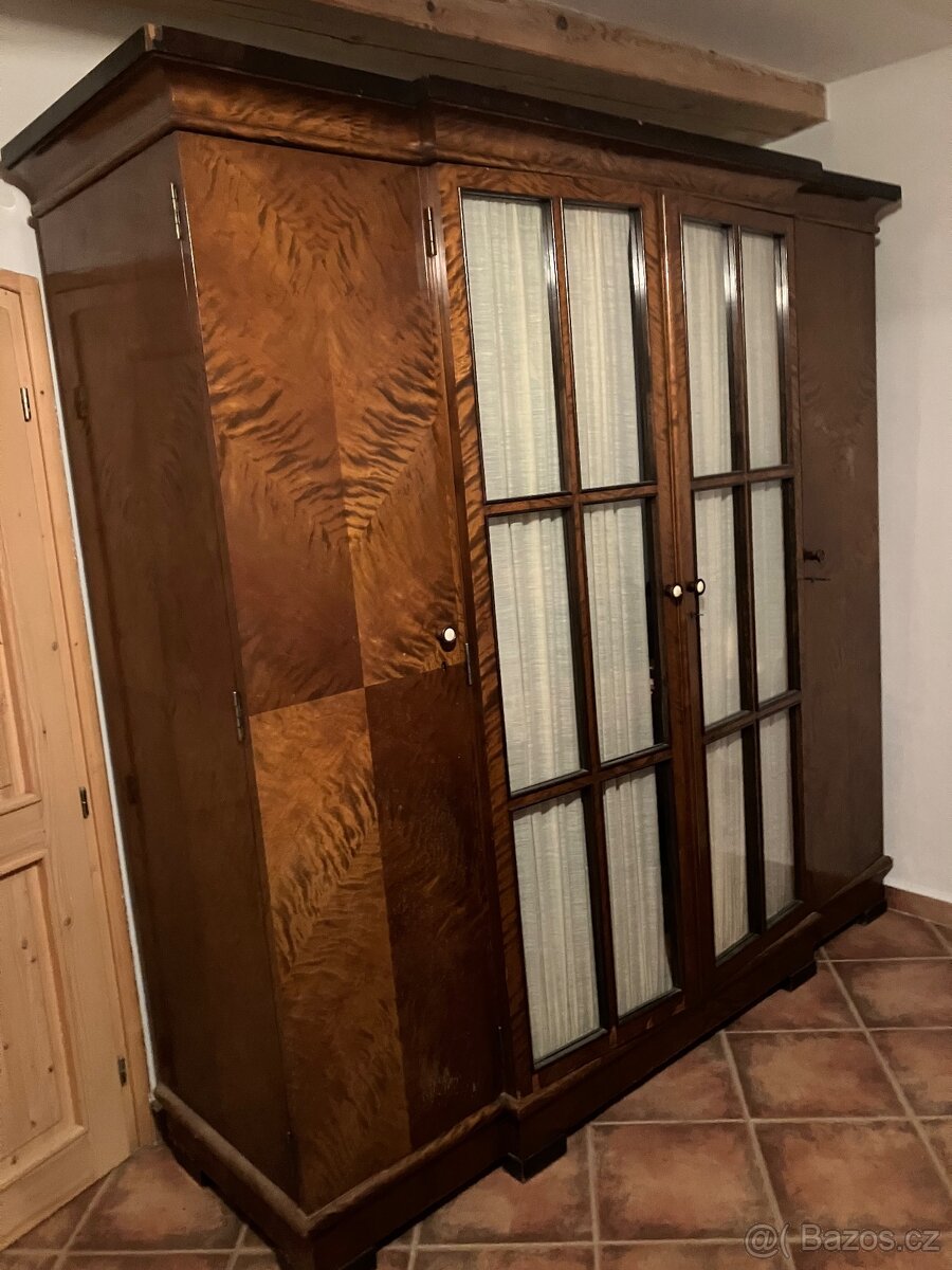 Starožitný nábytek