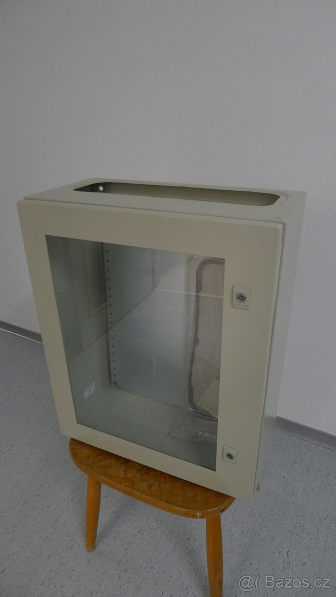 Prodám rozvaděč s okýnkem