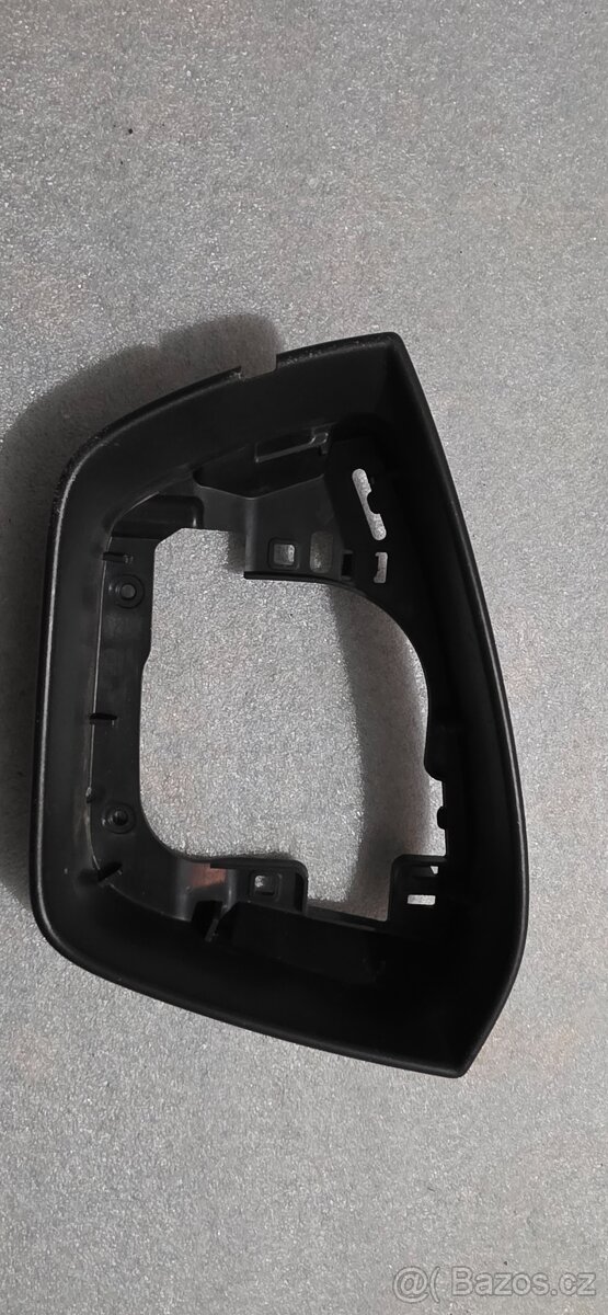 Rámeček levého zpětného zrcátka Škoda Scala / Kamiq 2019