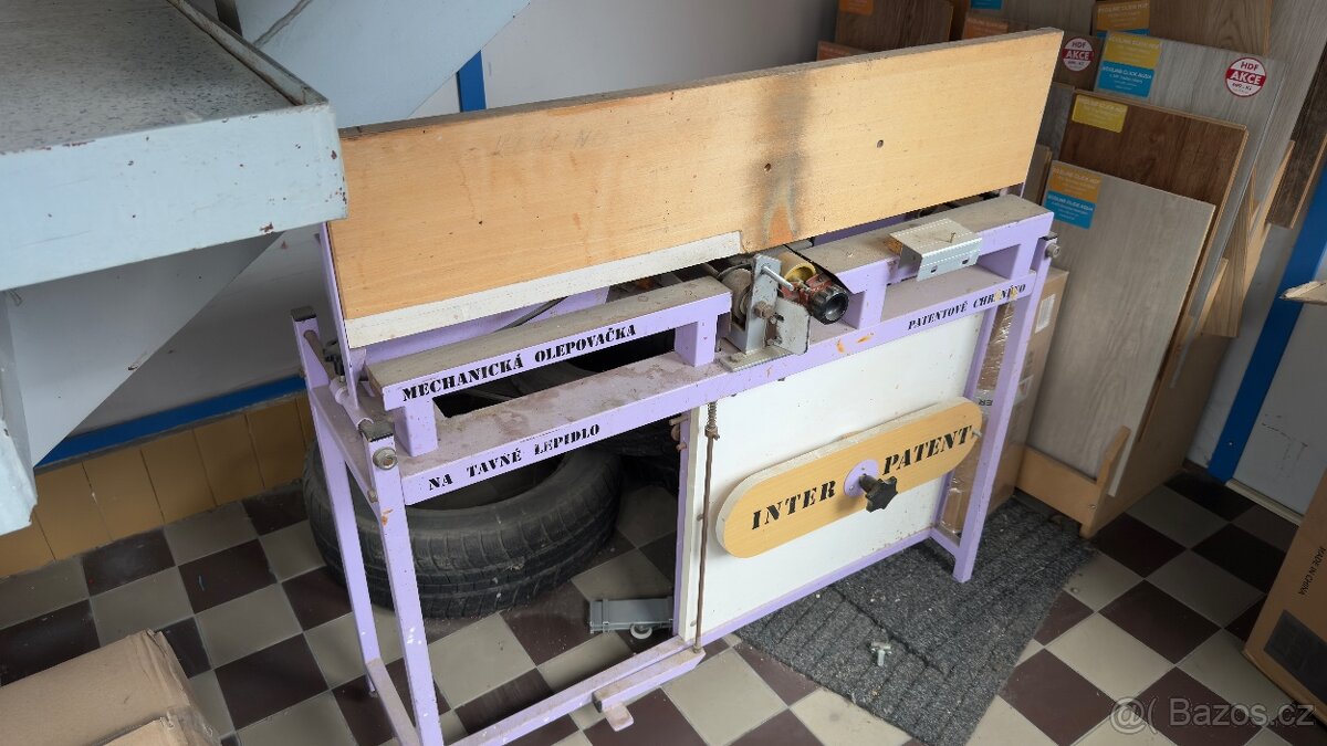 mechanická olepovačka na tavné lepidlo