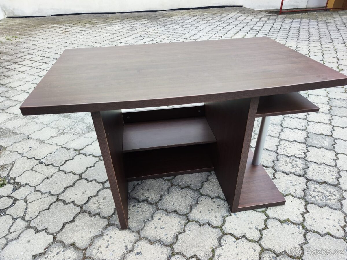 Prodej pevného stolu