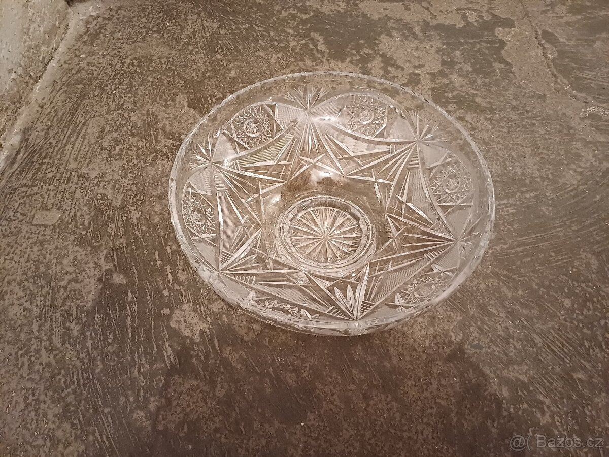 Mísa z broušeného skla