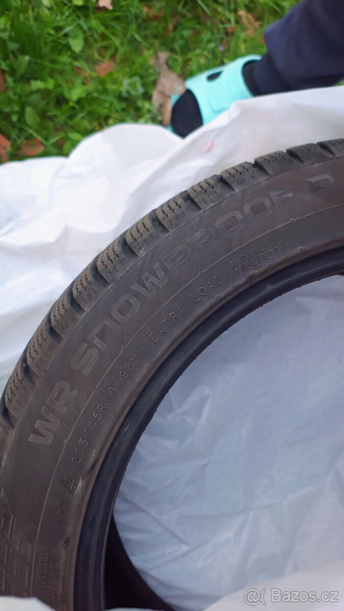 4x Zimní pneu Nokian Tyres WR Snowproof P 235/45 R18 98 V XL