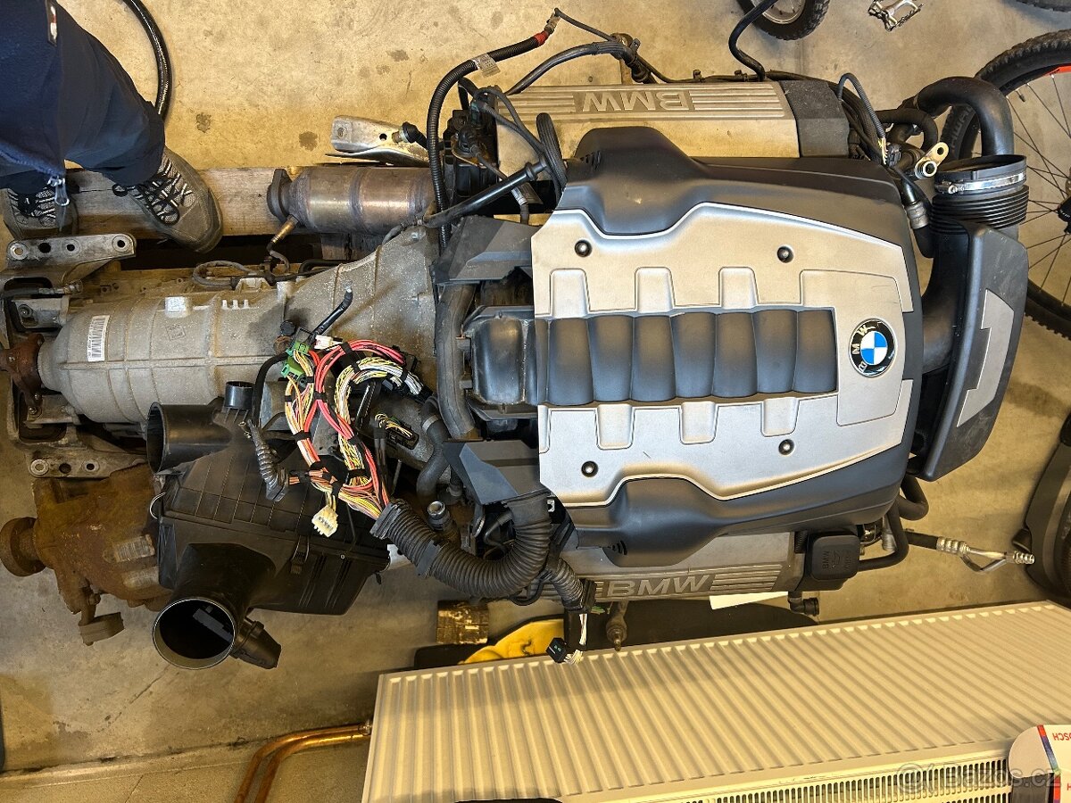 Motor s prevodovkou BMW 740i