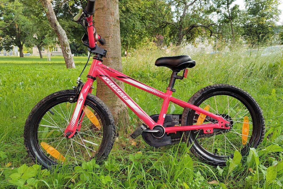 Kolo Specialized Hotrock 16 červené