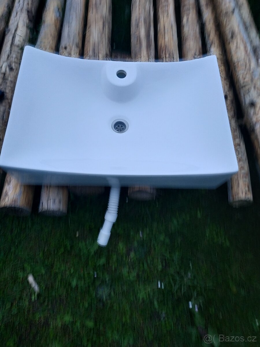 Keramické umyvadlo
