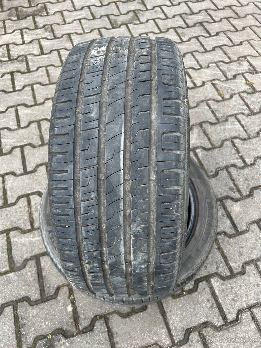 Letni pneu Barum 235/45/17