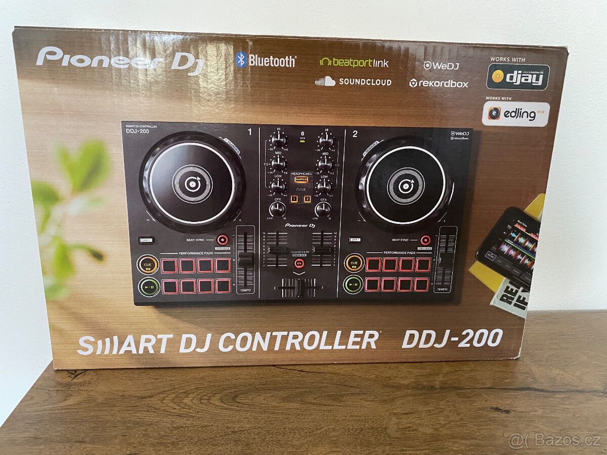 DJ kontroler Pioneer DJ DDJ-200