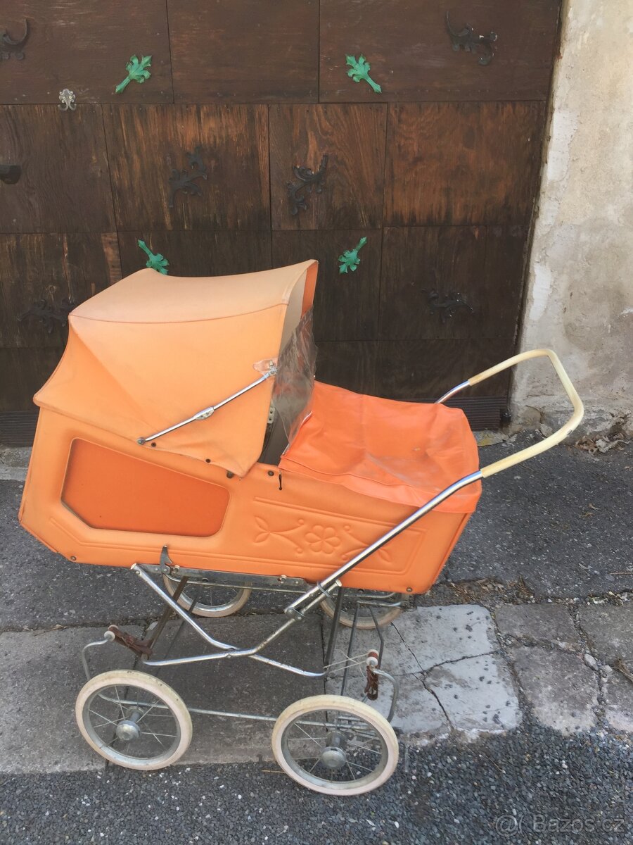 Kočárek Liberta s okénky TUZEX slída, kšíry