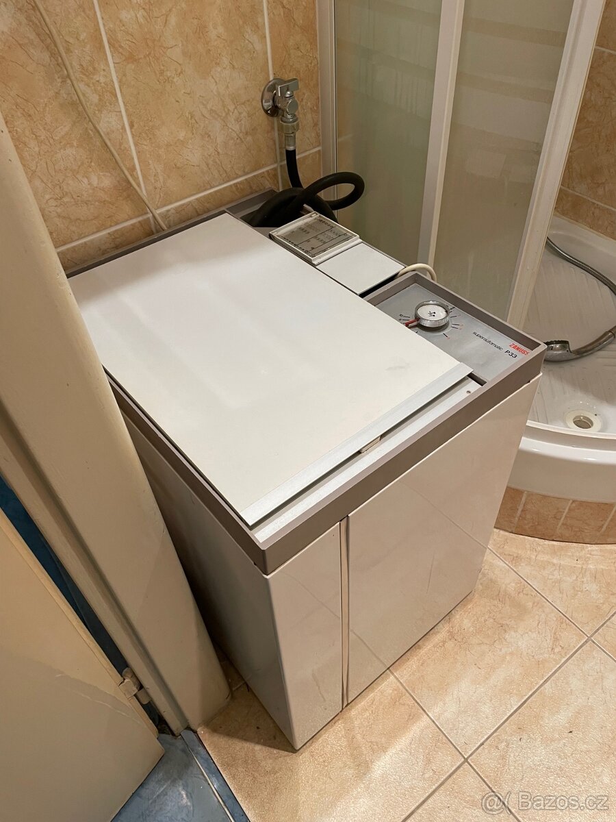 Pračka Zanussi - vvrchní plnění do malé koupelny