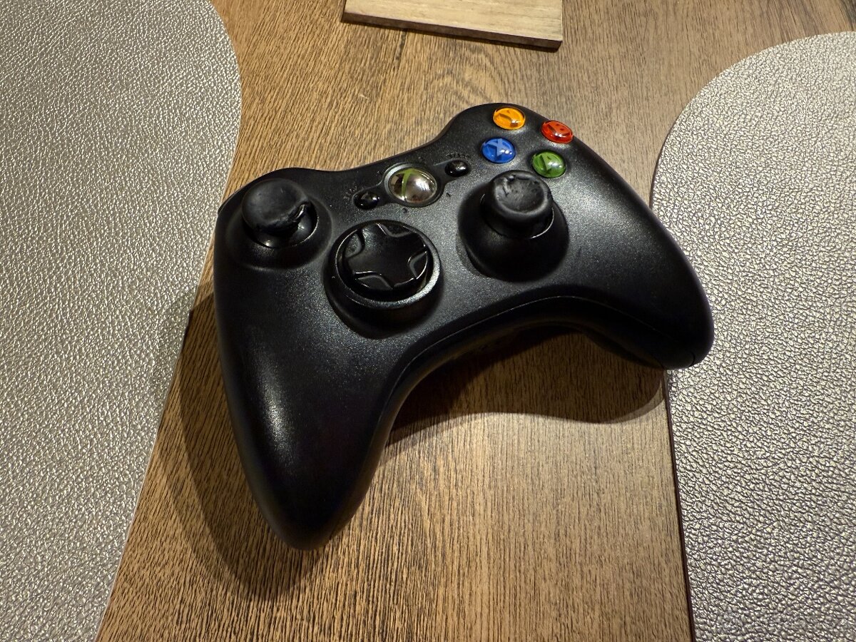 Xbox 360 ovladač