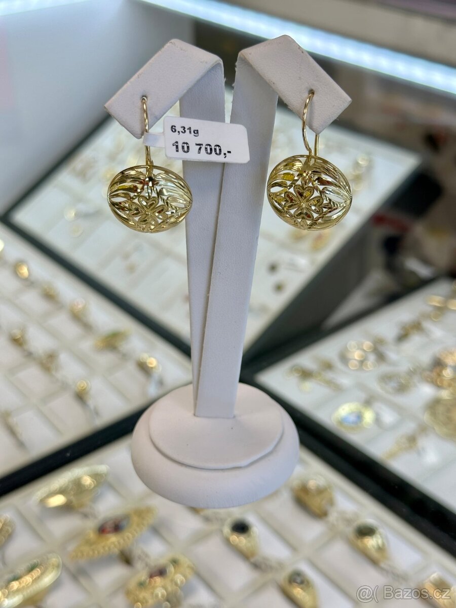 Zlaté náušnice 6,31g (1695 kč/g)