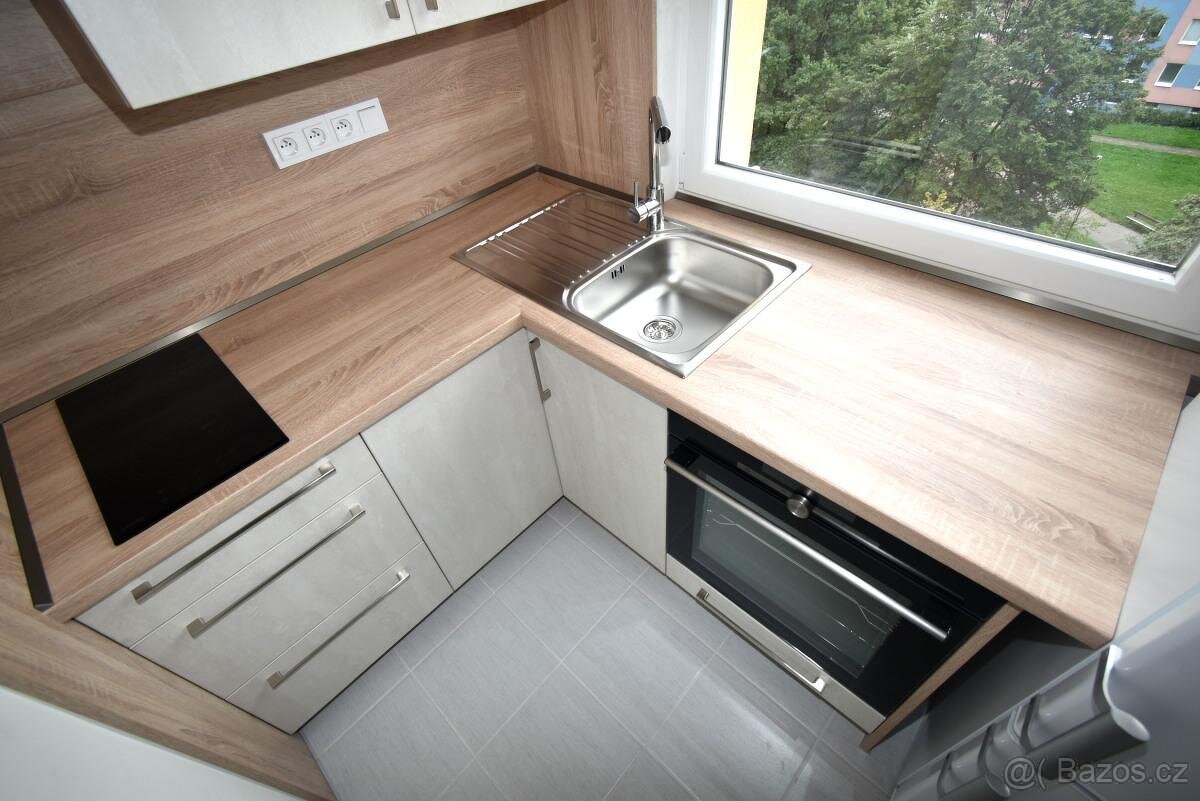 Pronájem krásného bytu 1+kk, 30m2, Praha 4 - Háje, ul. Schul
