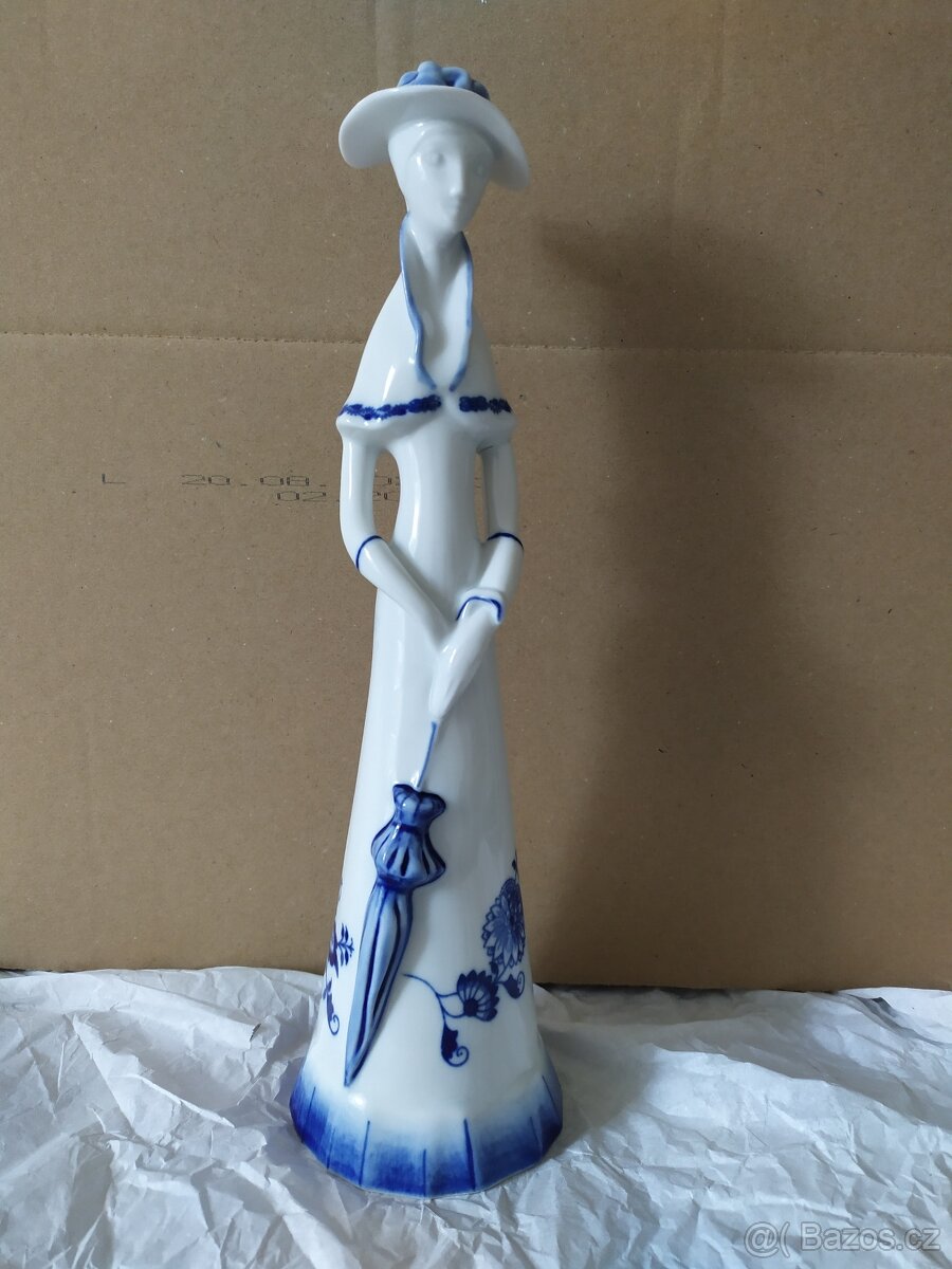 Porcelánová soška dáma s deštníkem cibulák