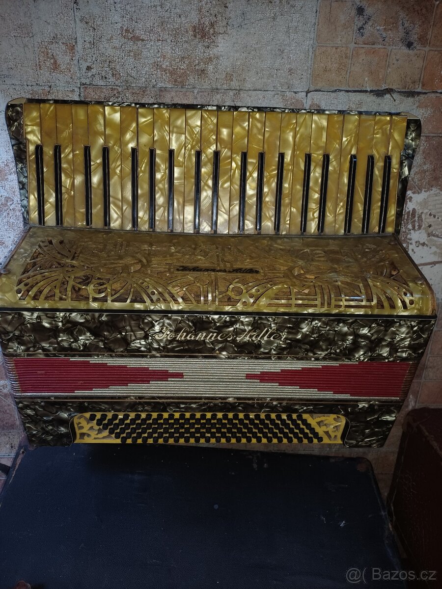 Akordeon, historická harmonika pianovka Johannes Adler
