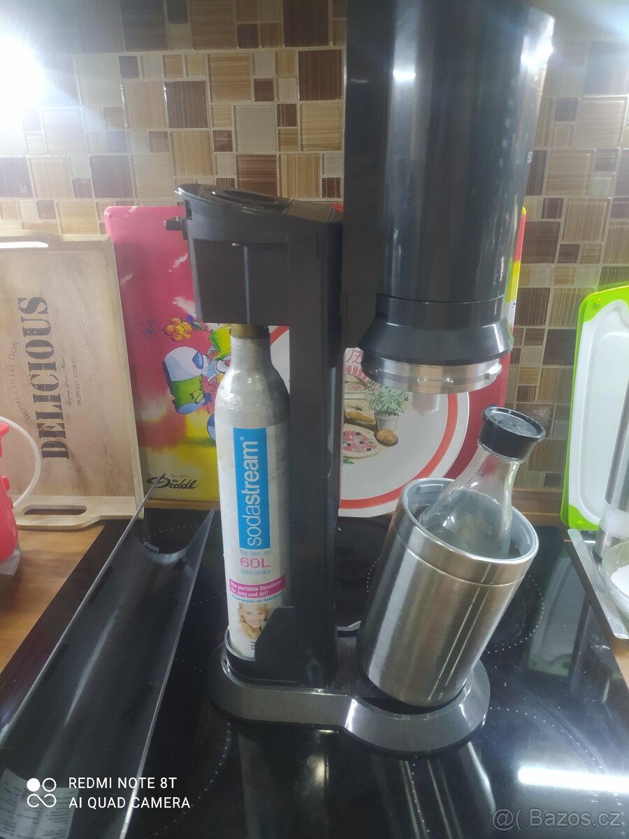 SODASTREAM CRYSTAL ČERNÝ + BOMBIČKA - BEZ SKLENĚNÉ LÁHVE