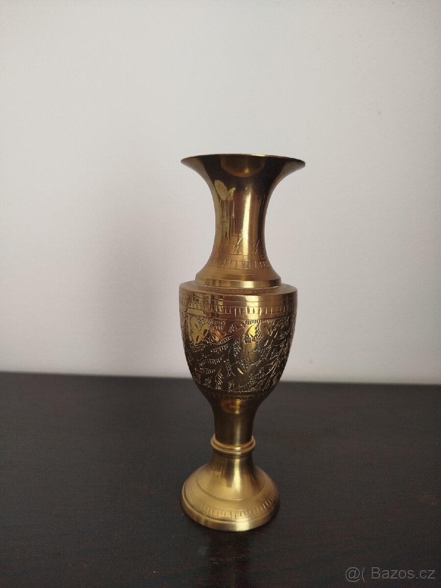 Mosazná váza . Osobní odběr nebo zašlu zásilkovnou + 89 -Kč