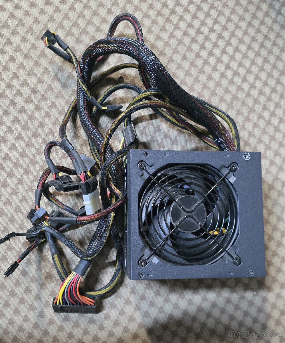 Zdroj do počítače Corsair