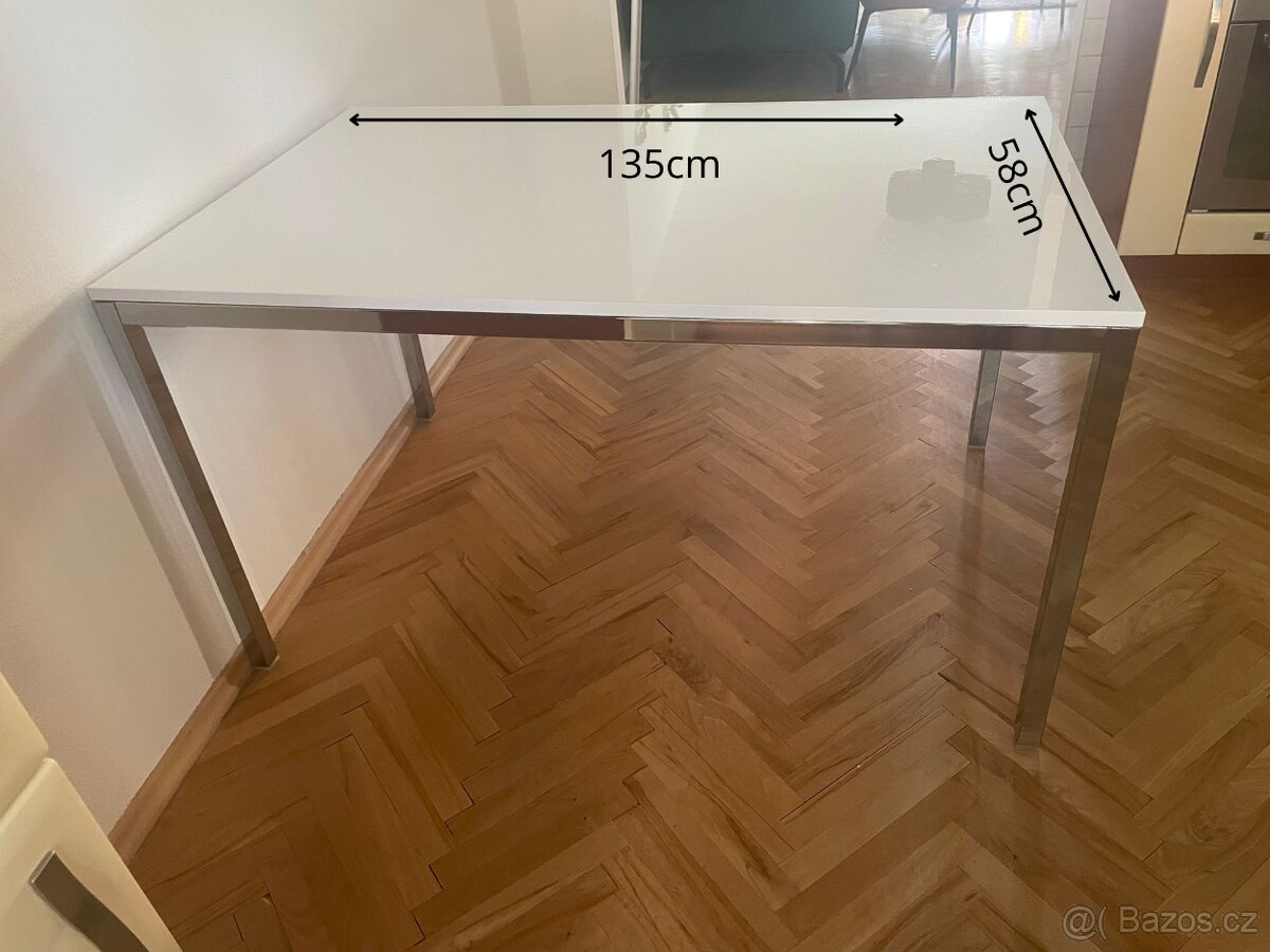 Prodám jídelní stůl