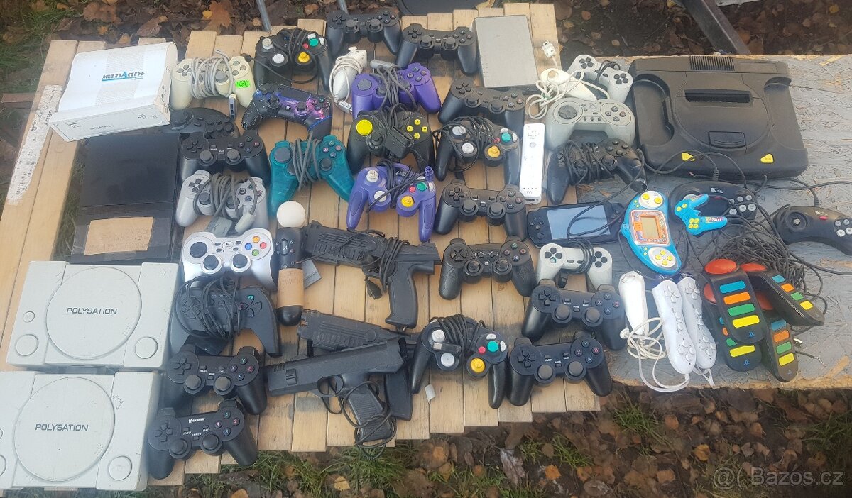 Konzole a ovladače na náhradní díly..ps2,Xbox