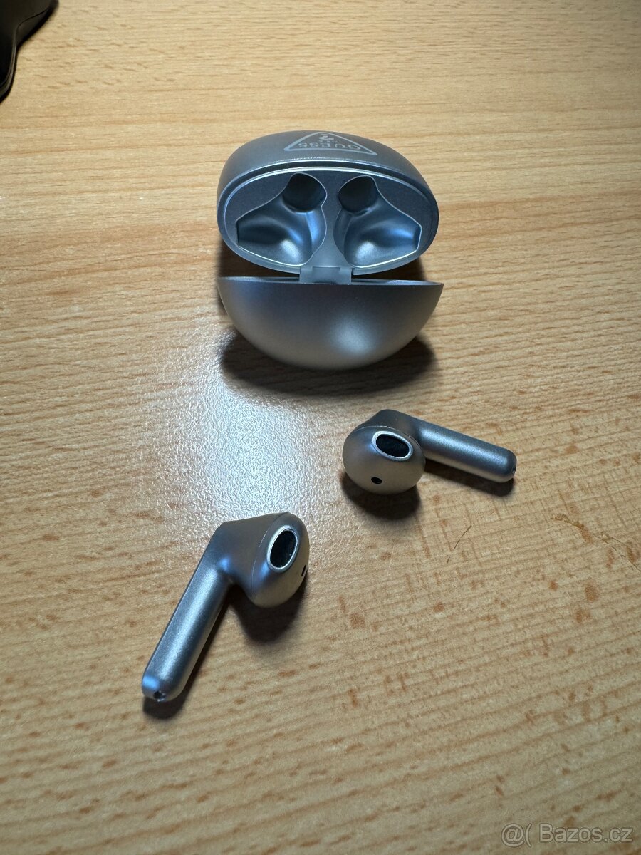 Sluchátka Guess True Wireless Stereo Earphones Glossy Silver